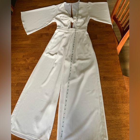 bebe White Tie Front Wide Leg Jumpsuit | Deep V Flowy Sleeve Full Length Size 00 - Picture 14 of 15